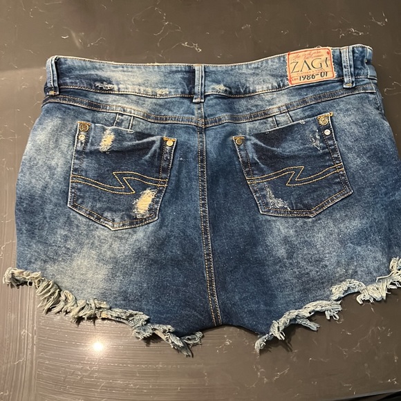 Jean short shorts - Picture 2 of 3